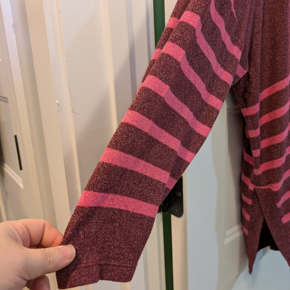 🔴3/$15 Maurices Striped V-Neck top in Dusty Rose & Pink - Picture 4 of 13